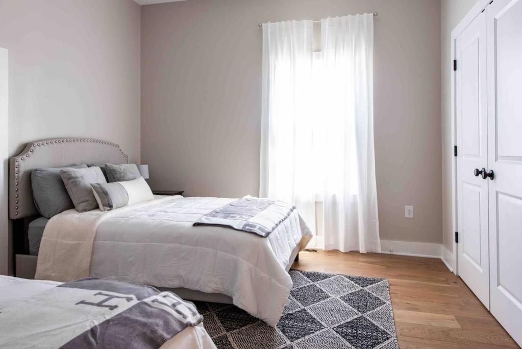 Newly Renovated 3 Bedroom Shelby Park Home **Free Parking** Louisville Exterior foto
